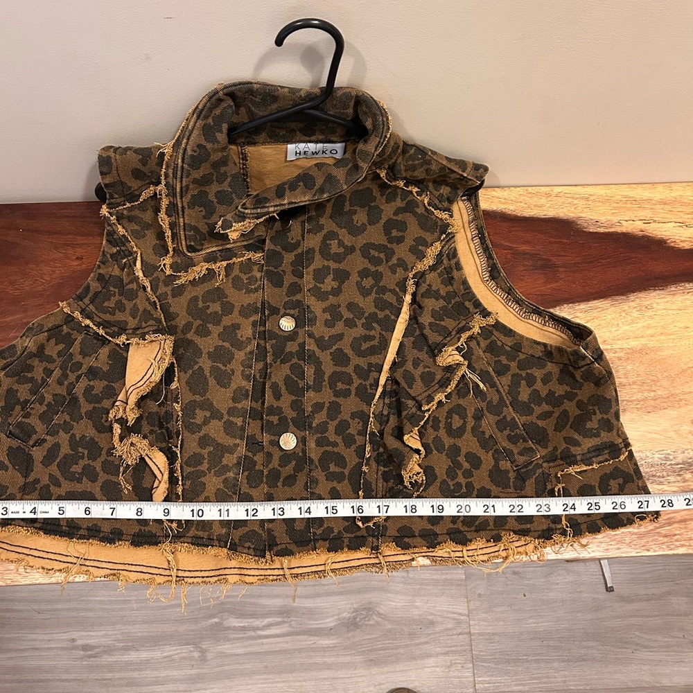 Hew Leopard Print Frayed Vest - Picture 4 of 5
